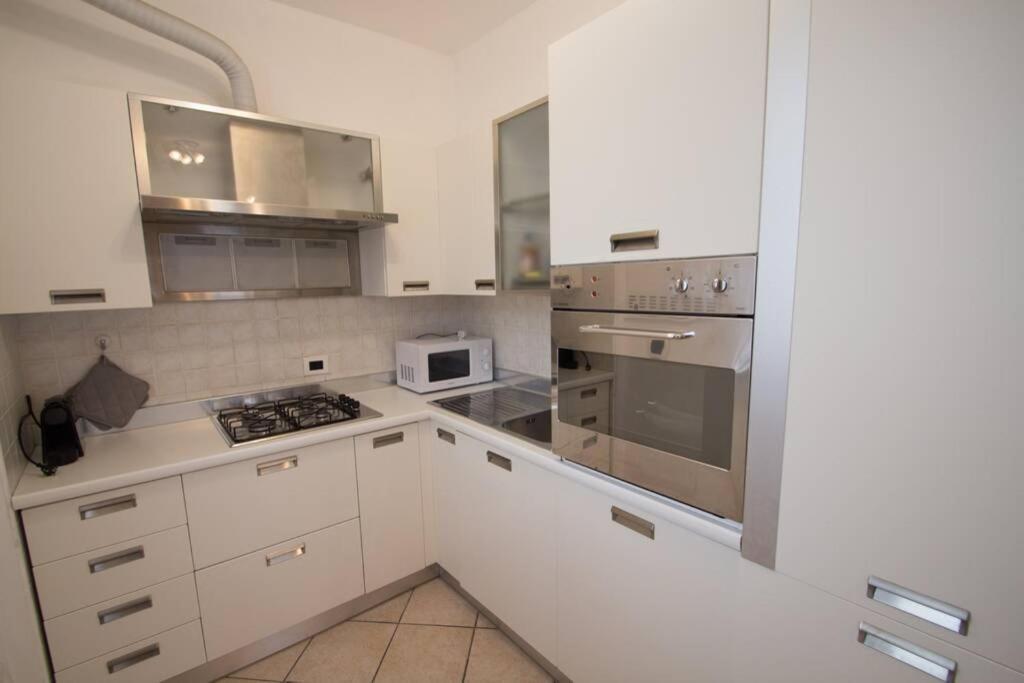 Appartamento Ristrutturato Con Terrazzo Varazze Buitenkant foto